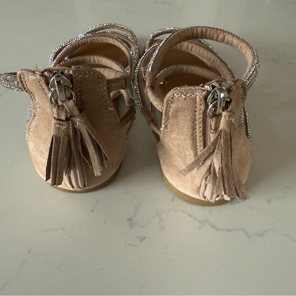 New Steve Madden girls Strappy Rhinestone Sandals  back zipper closure Size:4 - Picture 3 of 4